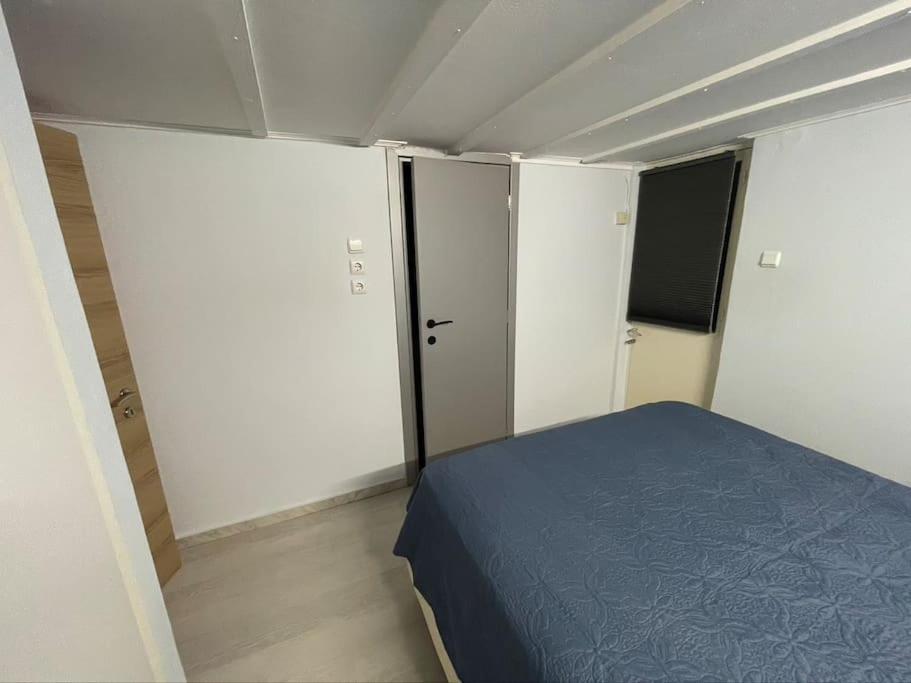 Comfy Apartment With Low Ceiling Attic Aten Exteriör bild