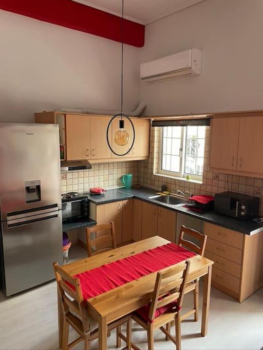Comfy Apartment With Low Ceiling Attic Aten Exteriör bild