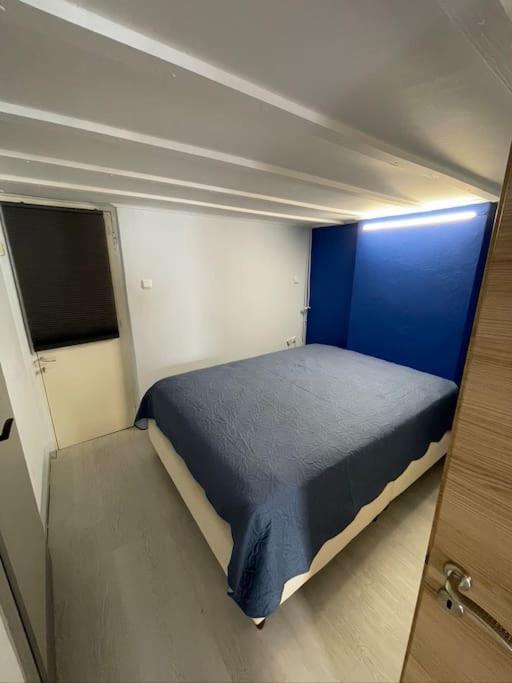 Comfy Apartment With Low Ceiling Attic Aten Exteriör bild